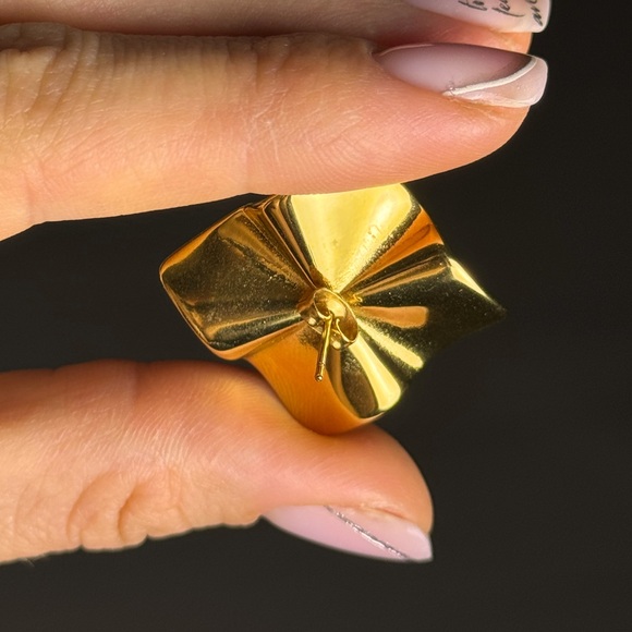 New Golden Swirl Studs - Picture 9 of 9